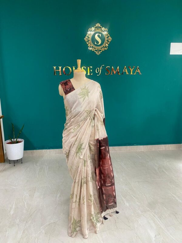 Beige Cotton Linen Saree with Leaf Print and Contrast Pallu – House of Smaya - Image 3
