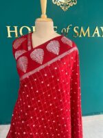 Bandhani Red Saree with White Tie-Dye & Leaf Border - Image 2