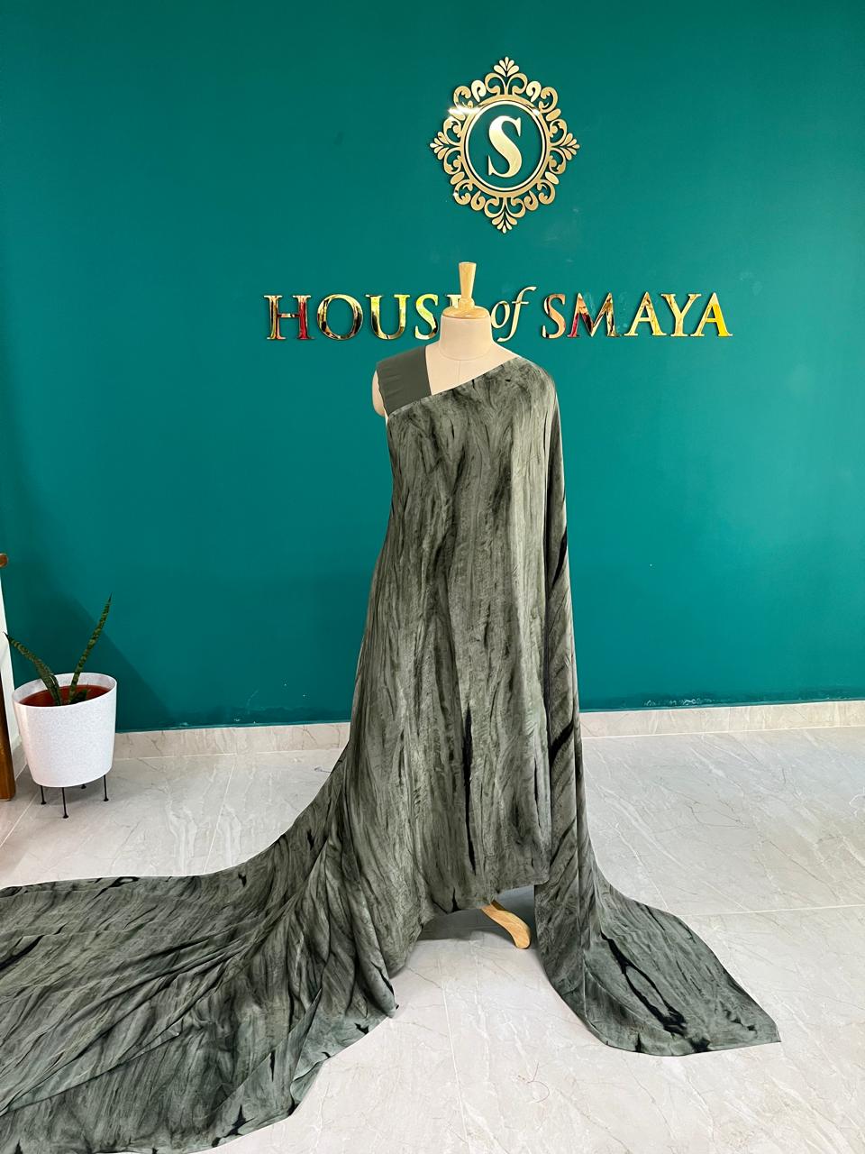WhatsApp Image 2025-10-06 at 4.17.27 PM Olive Green Crushed Velvet Saree – House of Smaya - Image 1